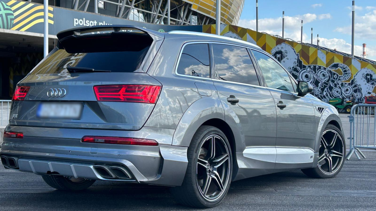 Audi-Q71